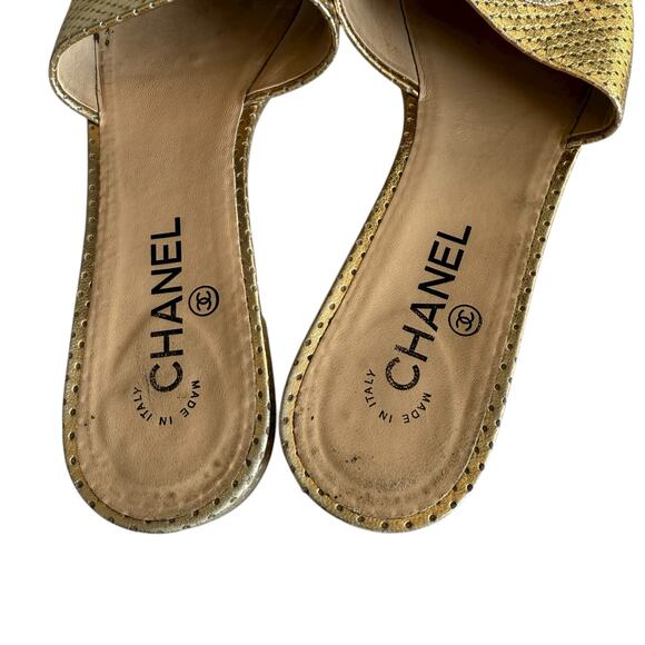 Chanel Gold Laminated Lambskin CC Logo Slide Sandals Mules Size 40 - Picture 9 of 11